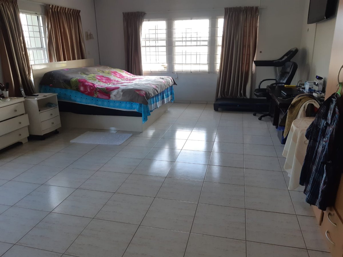 Eigendom, Garnizoenspad, op de hoofdweg,  gr. 1953 m2 (25x80m). Hoogte Upkarweg - Hoofdfoto