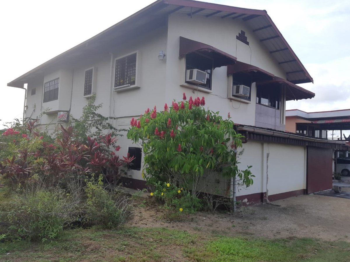 Eigendom, Highway (hoofdweg) 2650 m2, frontbreedte 65m. Hoekperceel, tegenover Adventurijnweg, dichtbij Rock Oil - Hoofdfoto