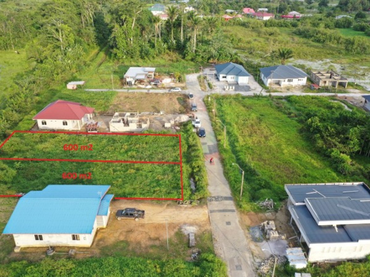 Eigendomskavel, Moh. Haniefweg 16 zijstr Menckebergstraat) groot 800 m2 met 3-kamer woning. Geheel omrasterd - Foto 2