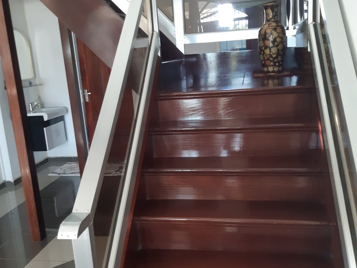 Grondhuur, Highway hoek Dwarkaweg 7500 m2 met 4 woningen. 1 prachtige woning op neuten met 3 kamers (2 masterrooms), grote woonkamer, voor- en achter  - Foto 2