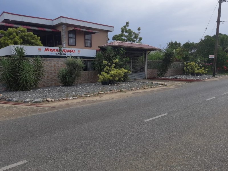 Te koop, Grondhuur, Cassialaan (200m in zijstr). Dichtbij Highway. Gr. 1863 m2. Achter deel grenst aan kanaal. Hoogland